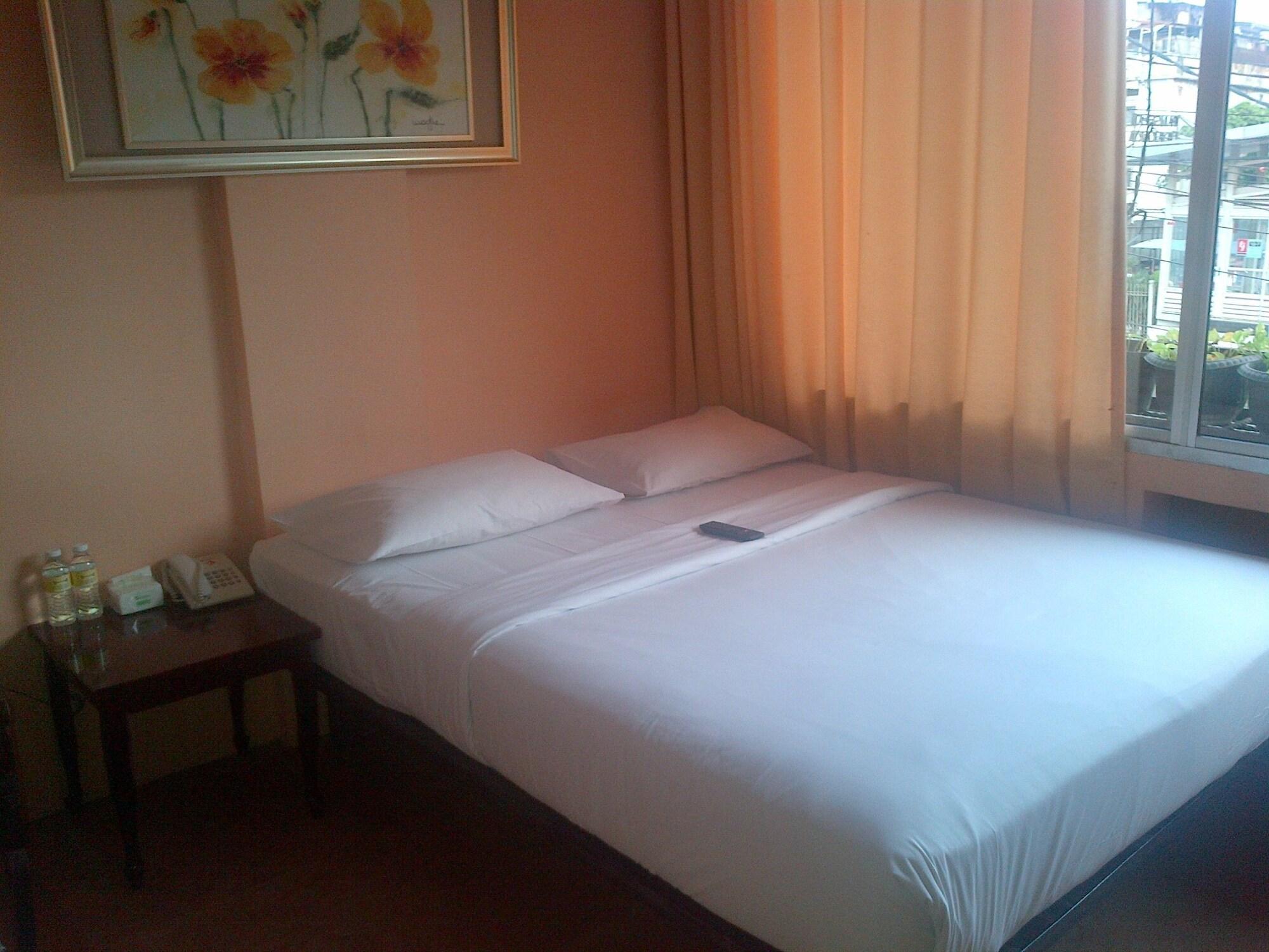 Twins Hotel Jakarta Exterior photo